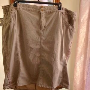 🥰 Catherine’s Khaki Skirt